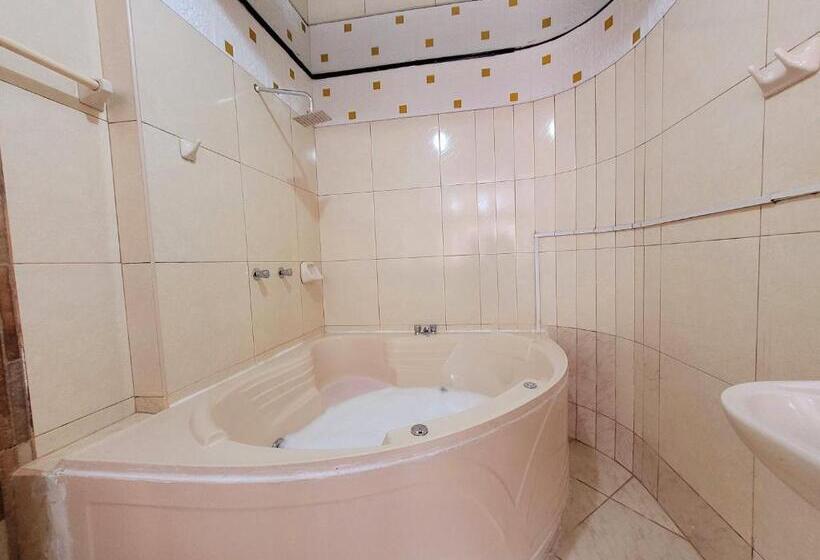 سوئیت با وان آب گرم, Illari Wari L   Hotel Sauna