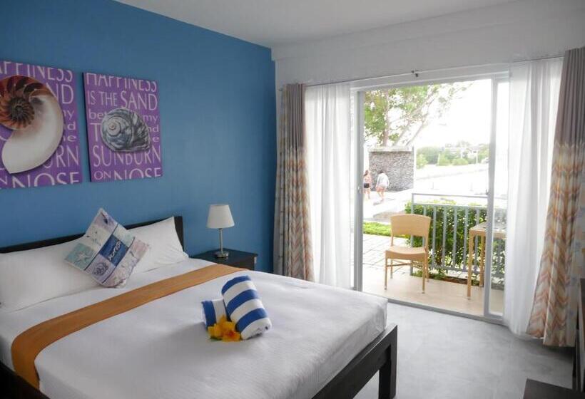 اتاق لوکس با چشم‌انداز استخر, Hava Resort Calatagan