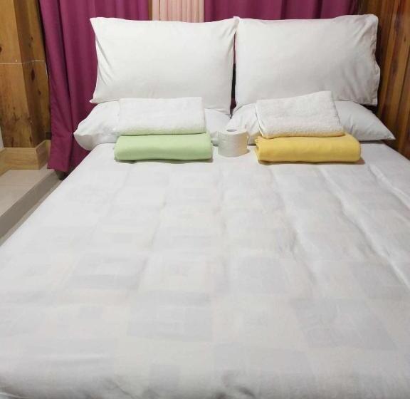 اتاق استاندارد, Sassy S Place