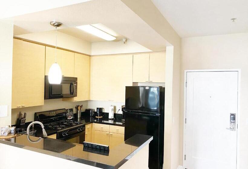 スイート, Marina Apartment Pool,gym,jacuzzi