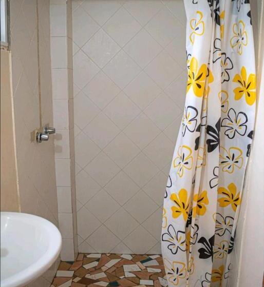 Quarto Familiar, Casa Mañana