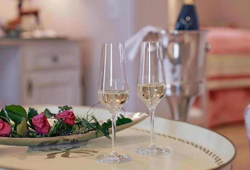 Люкс с Балконом, Romantik Hotel & Restaurant Hirsch