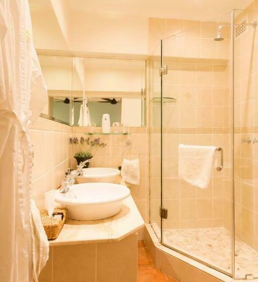 Quarto Estandar, Five Burnham Guest House