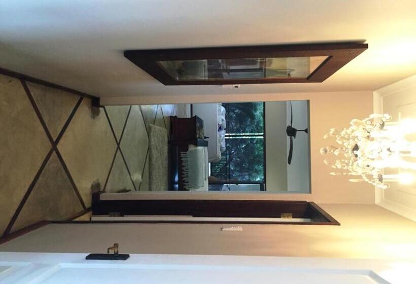 Suíte, Five Burnham Guest House