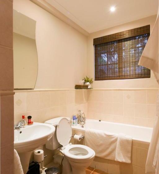 Quarto Estandar, Five Burnham Guest House