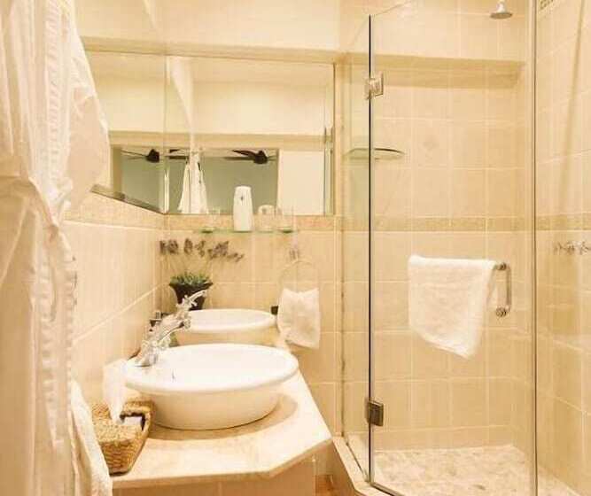 Quarto Estandar, Five Burnham Guest House