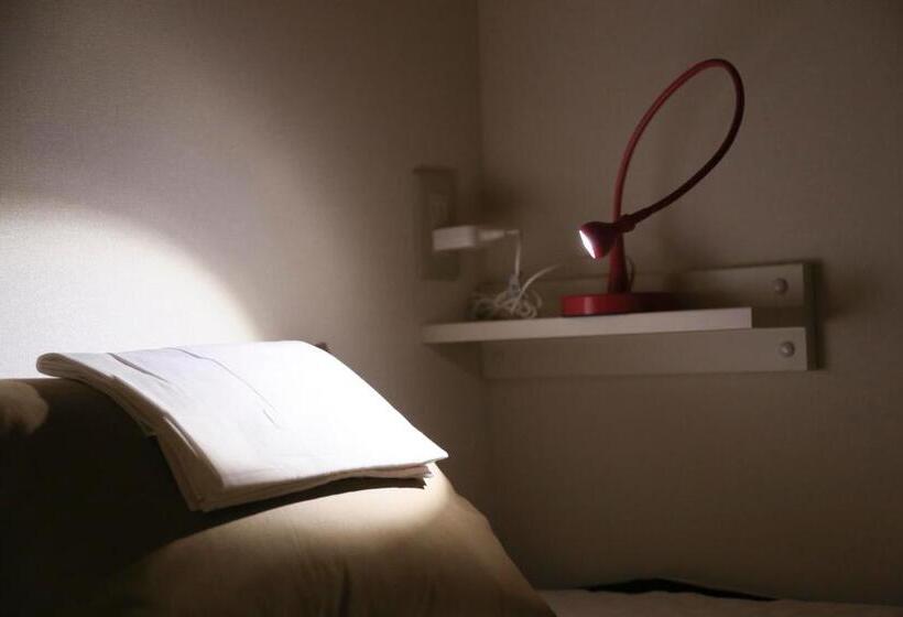 标准间带有双层共用浴室, Roots Hostel