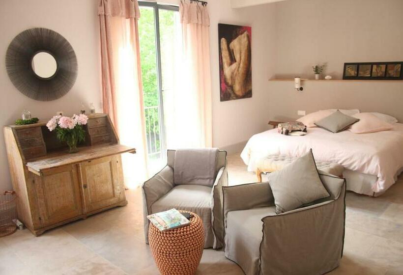 سوئیت جونیور با تراس, La Magnanerie De L'isle B&b