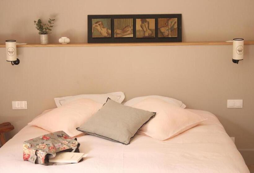سوئیت جونیور با تراس, La Magnanerie De L'isle B&b
