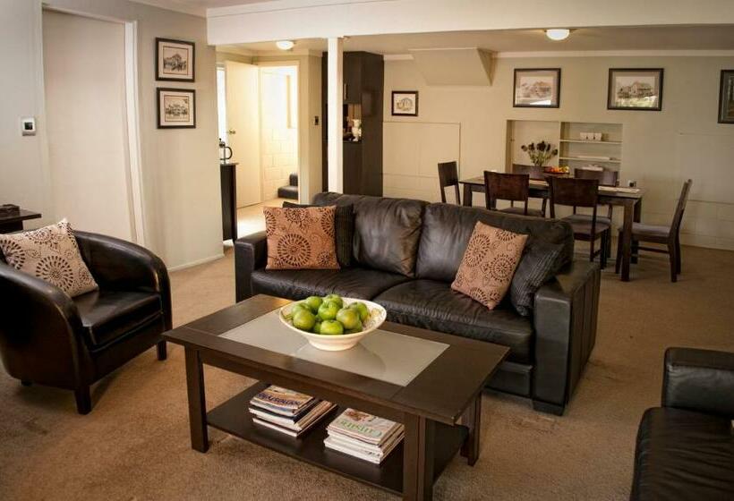 سوییت لوکس, B&b@the Redwoods