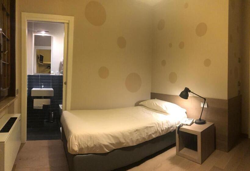 اتاق استاندارد یک نفره, Albergo Tre Pozzi