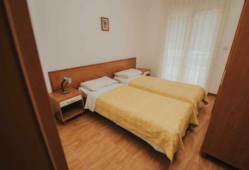 דירת שני חדרים, Villa Malo More