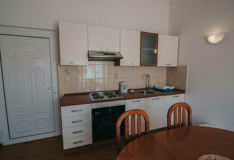 דירת שני חדרים, Villa Malo More