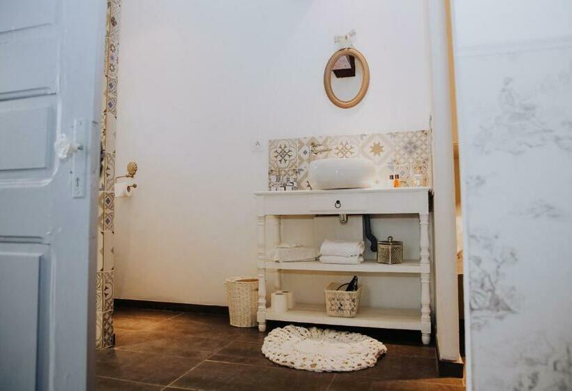Номер Стандарт Вид на Сад, La Maison Bleue