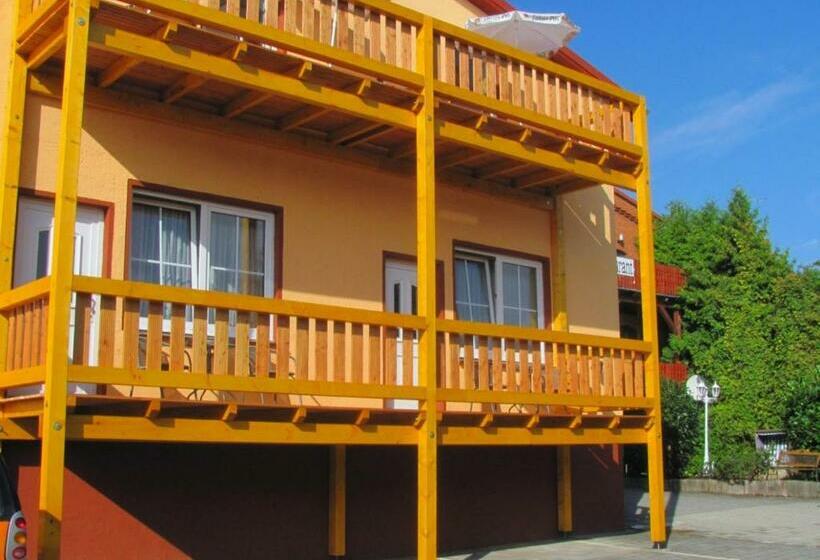 Quarto Estandar com Sacada, Restaurant Christine