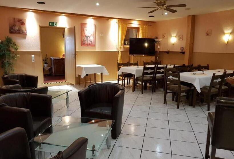 Quarto Estandar Individual, Restaurant Christine