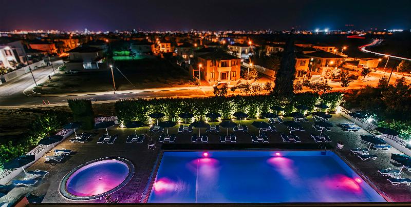 سوئیت با تخت بزرگ, Comfort Suites University
