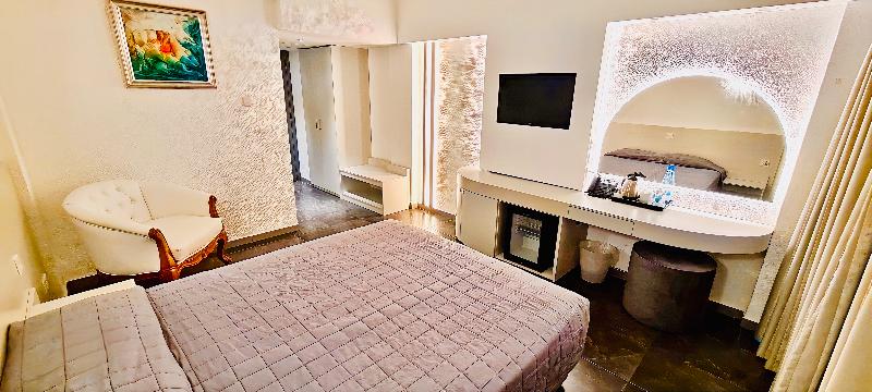 سوئیت با تخت بزرگ, Comfort Suites University