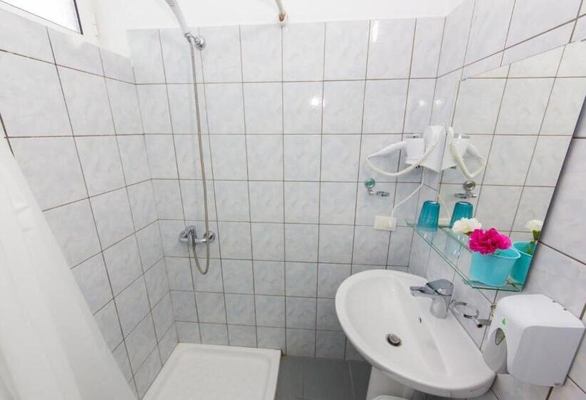 Quarto Familiar, Stolis
