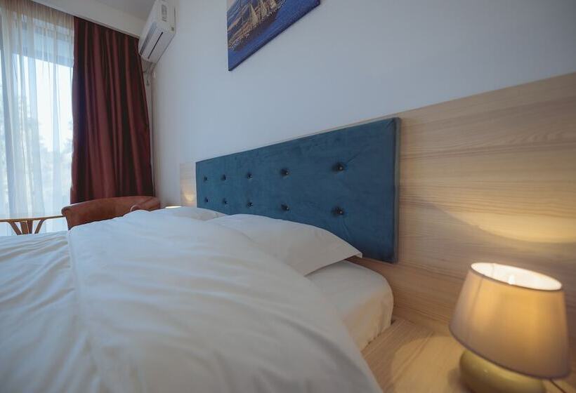 Апартаменты 1 Спальня, Q Hotel