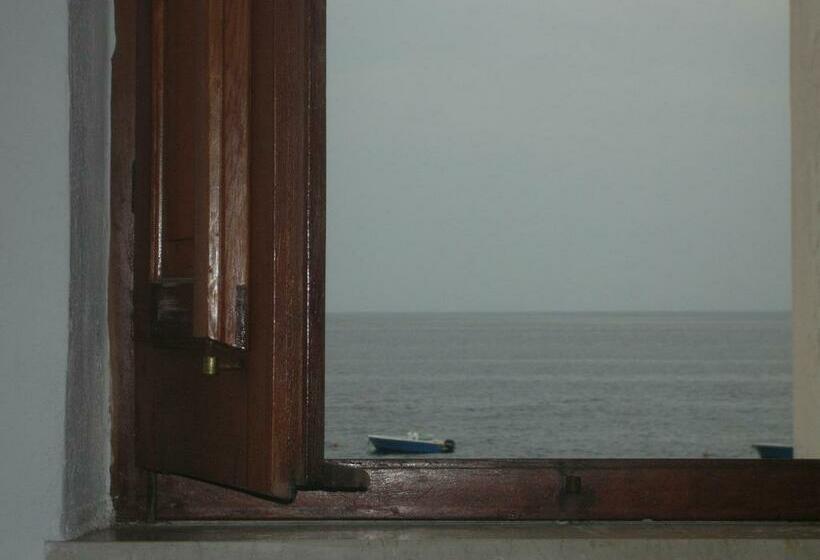 Quarto Estandar Vista Mar, Il Delfino