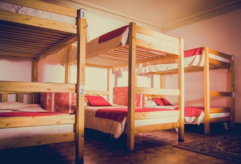 تختخواب در اتاق مشترک, Landay Hostel