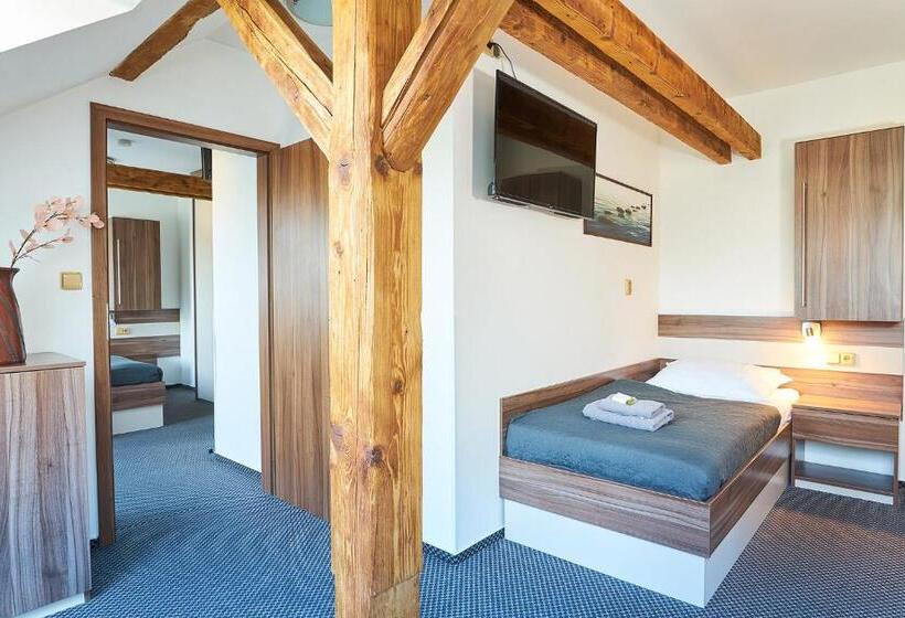 家庭房间共用浴室, Wellness Hotel Kocanda