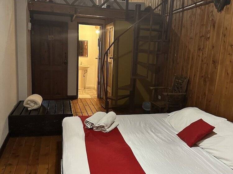 اتاق خانوادگی, Pacande B&b