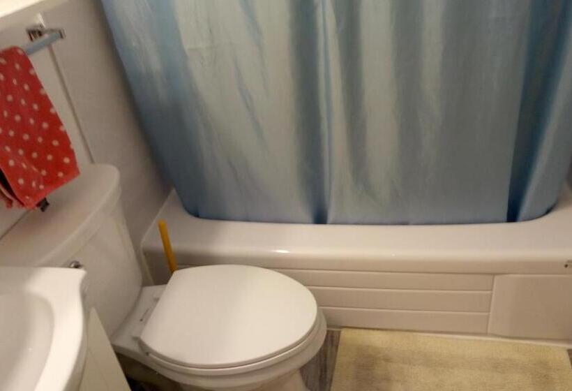 Кровать в Общей Комнате, Ottawa Backpackers Inn