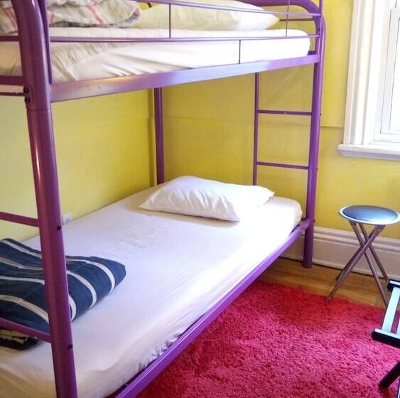 Кровать в Общей Комнате, Ottawa Backpackers Inn