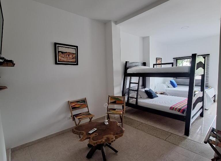 اتاق خانوادگی, Balcones Del Ayer