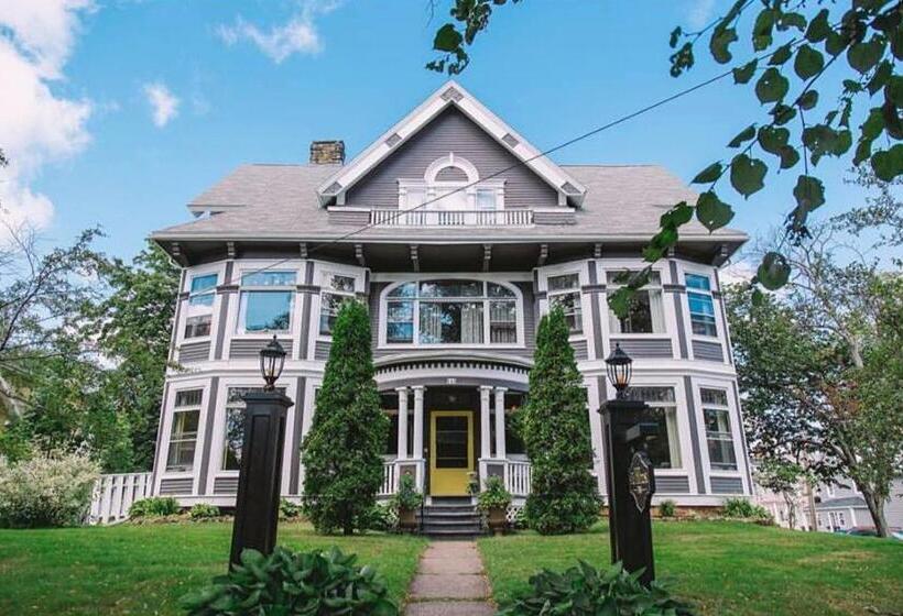 エコノミールーム, Fairholm Boutique Inns