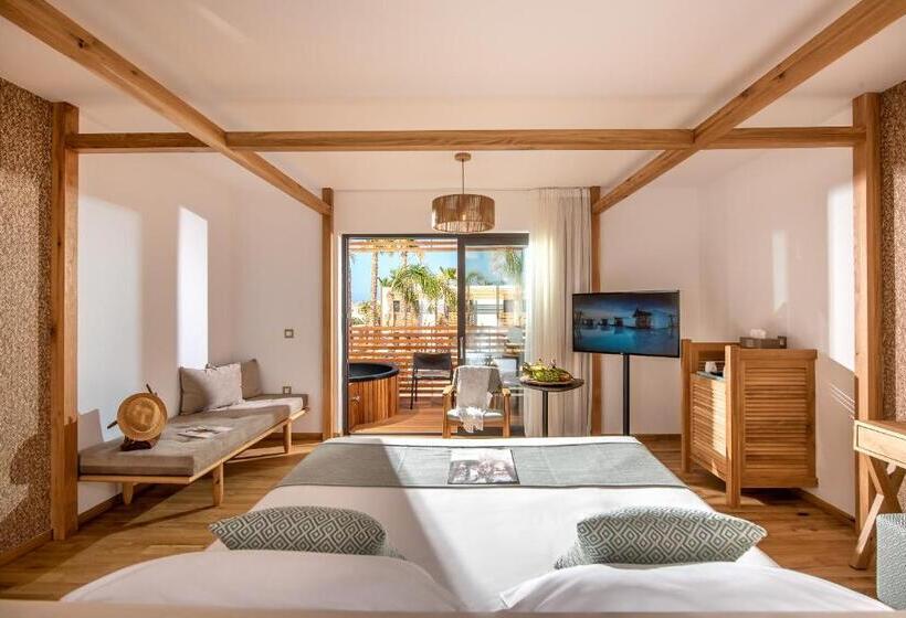 Номер Premium Вид на Бассейн, Stella Island Luxury Resort & Spa