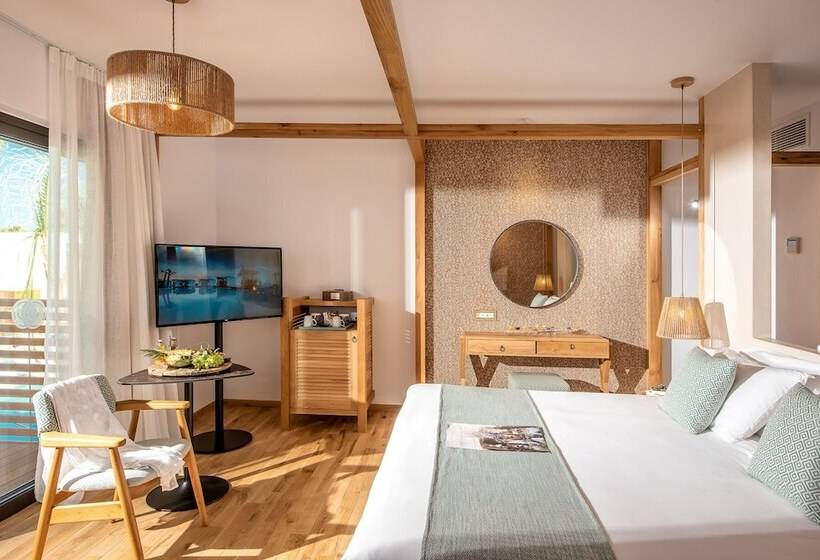 Номер Premium Вид на Бассейн, Stella Island Luxury Resort & Spa