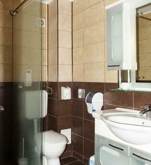 اتاق استاندارد سه نفره, Grand