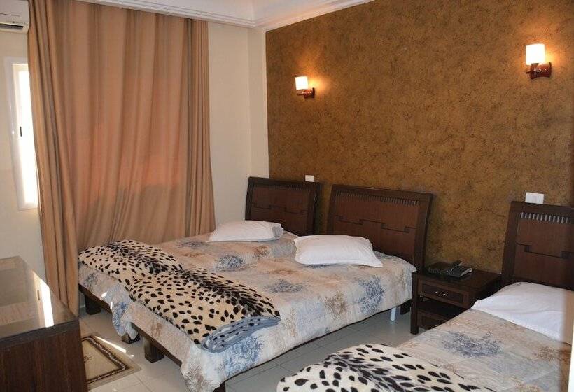 اتاق استاندارد سه نفره, Pacha