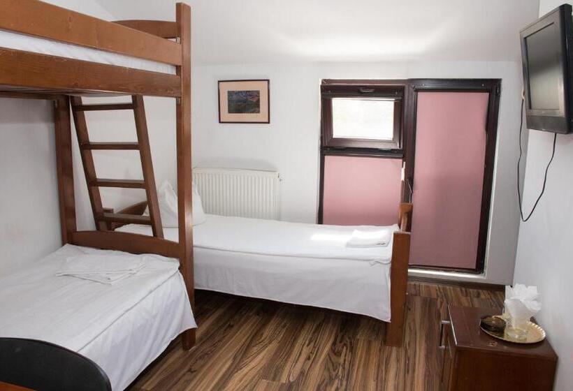 اتاق استاندارد یک نفره, Hostel Bella Italia