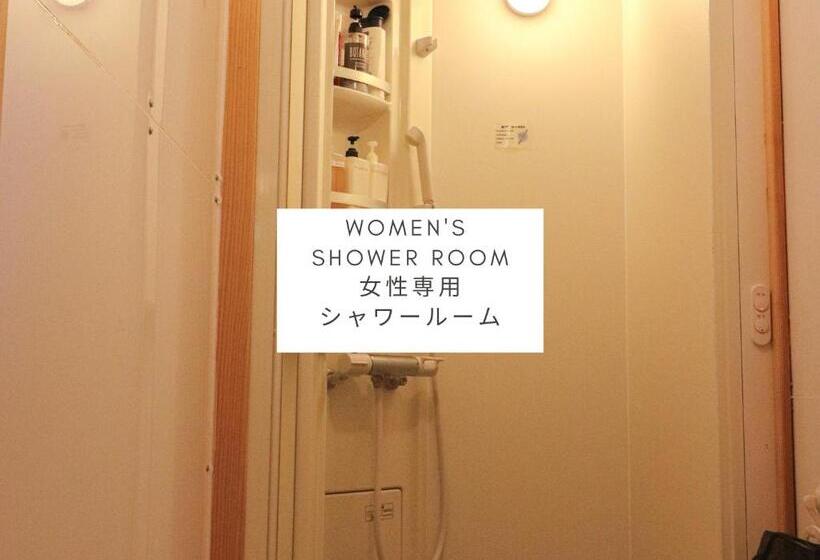 חדר סטנדרטי לארבעה עם חדר אמבטיה משותף, All Friends Guest House