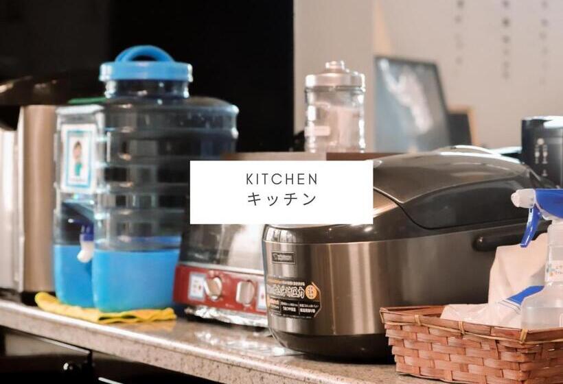 חדר סטנדרטי לארבעה עם חדר אמבטיה משותף, All Friends Guest House