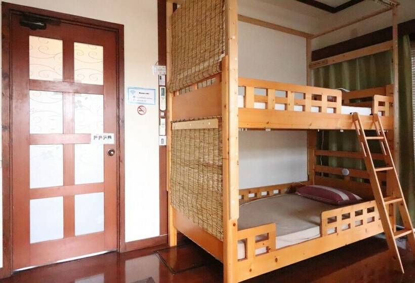 이코노미 쿼드러플룸(공용 화장실), All Friends Guest House