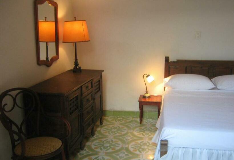 اتاق استاندارد یک نفره, Casa Belle Epoque