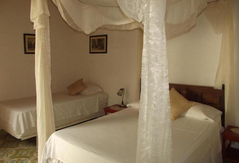 اتاق استاندارد سه نفره, Casa Belle Epoque