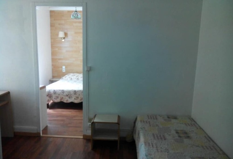 חדר סטנדרט לשלושה, Hôtel Lamartine  Parking Dauphine