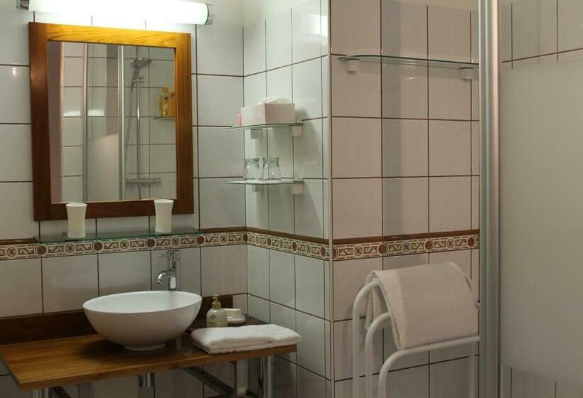 غرفة قياسية ثلاثية, Chambres D Hôtes La Brillève