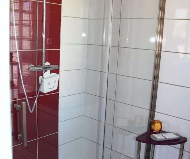 舒适三人间, Roissy Chambres