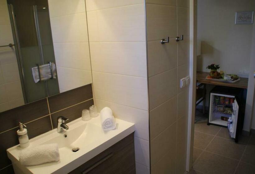 Номер Стандарт, The Originals Boutique, Hotel L Occitan, Aubagne