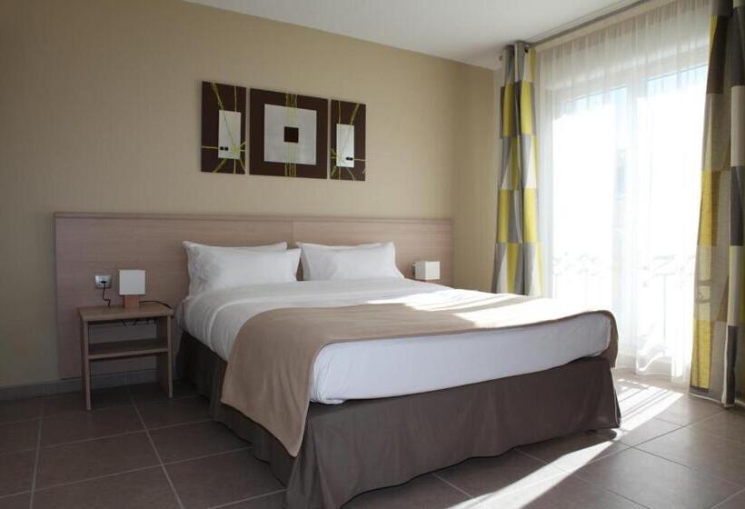 Номер Стандарт с Террасой, The Originals Boutique, Hotel L Occitan, Aubagne