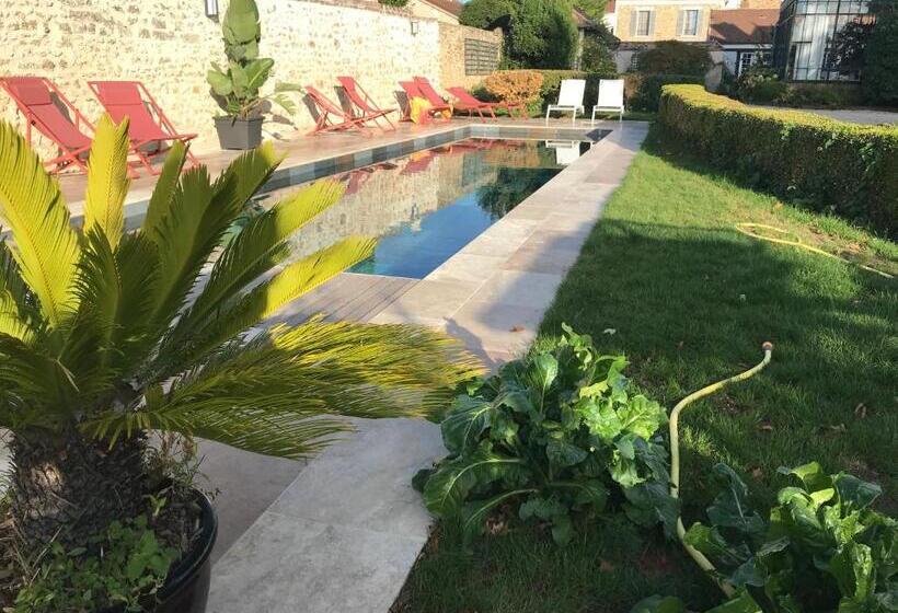 エコノミールーム, Clos Saint Nicolas