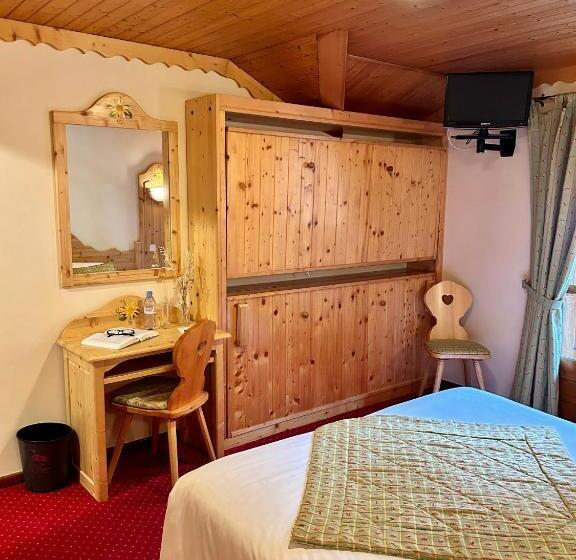 اتاق استاندارد سه نفره, Hameau Des Prodains   Hôtel
