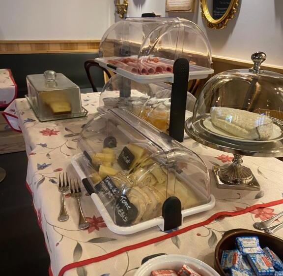 اتاق خانوادگی با سرویس بهداشتی مشترک, Hôtel Restaurant La Petite Auberge